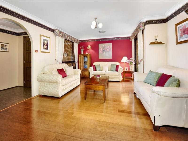 11 Tennant Place, Illawong NSW 2234