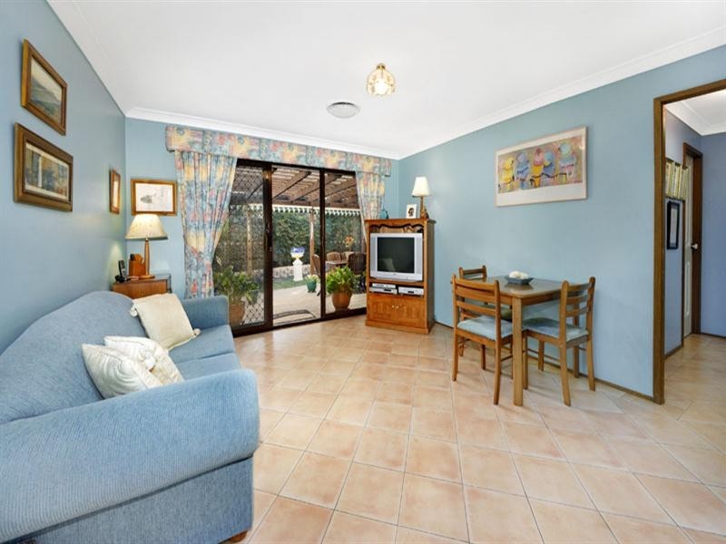 11 Tennant Place, Illawong NSW 2234