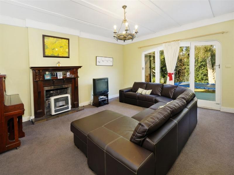 2 Ribbon Gum Close, Alfords Point NSW 2234