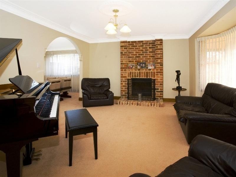 27 Sylvan Ridge Drive, Illawong NSW 2234