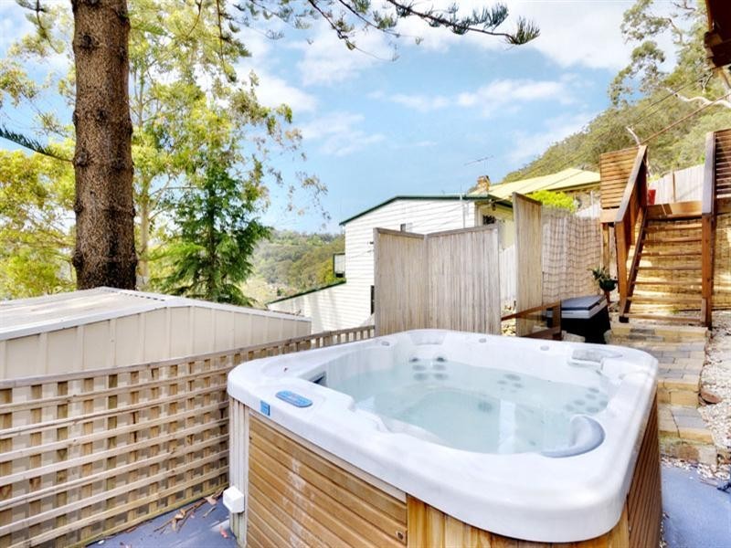 82 Prince Edward Park Road, Woronora NSW 2232