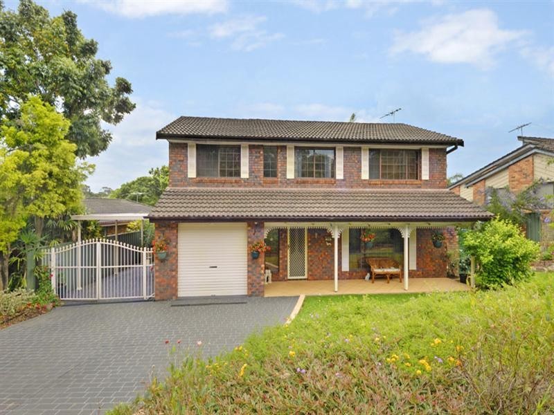 18 Blaxland Drive, Illawong NSW 2234