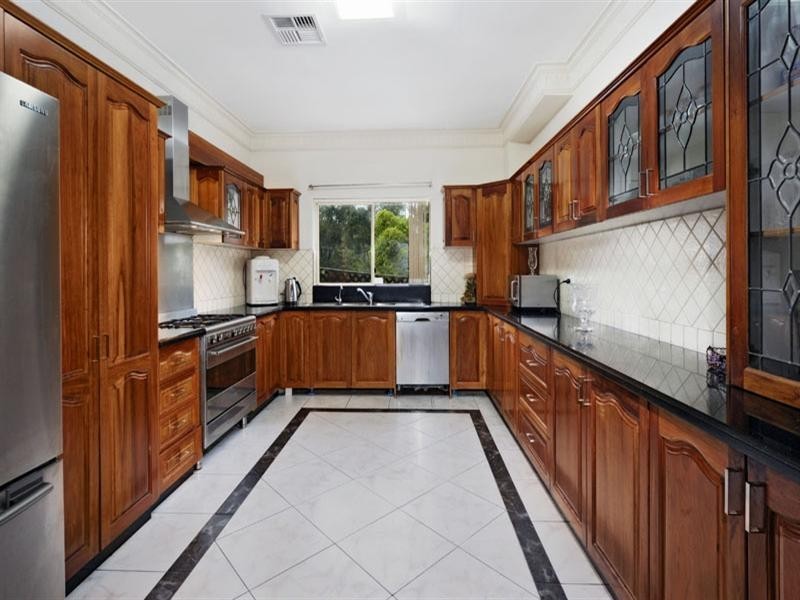 4 Barrier Place, Illawong NSW 2234