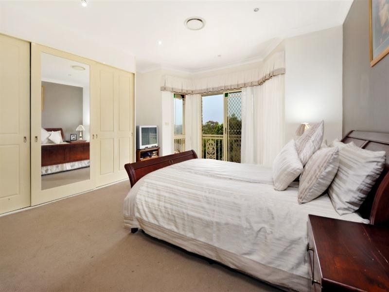 4 Barrier Place, Illawong NSW 2234