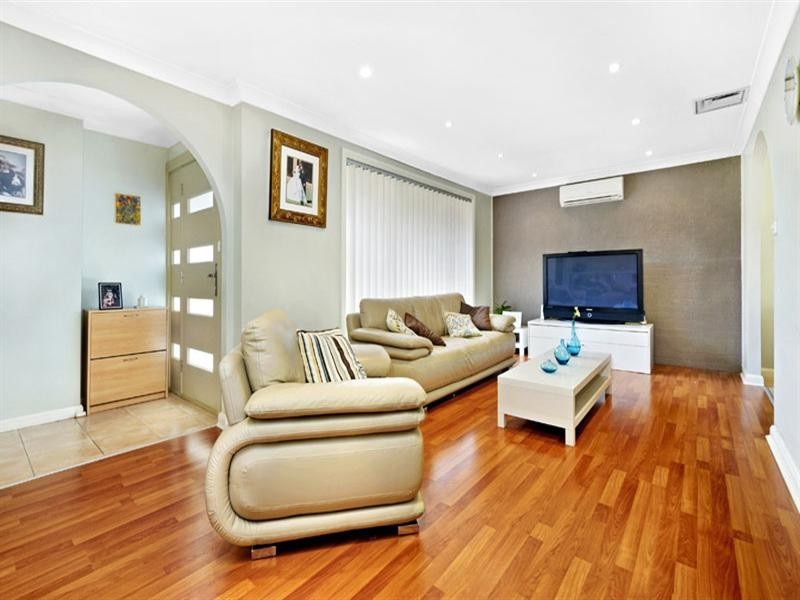 4 Connor Place, Illawong NSW 2234