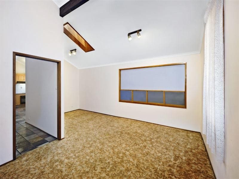 89 Griffin Parade, Illawong NSW 2234