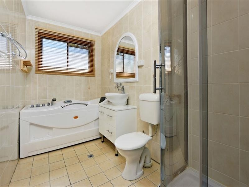 89 Griffin Parade, Illawong NSW 2234