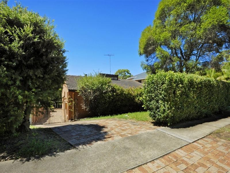 89 Griffin Parade, Illawong NSW 2234