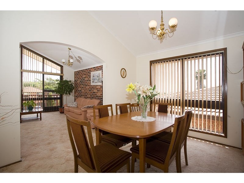 18 Black Close, Illawong NSW 2234