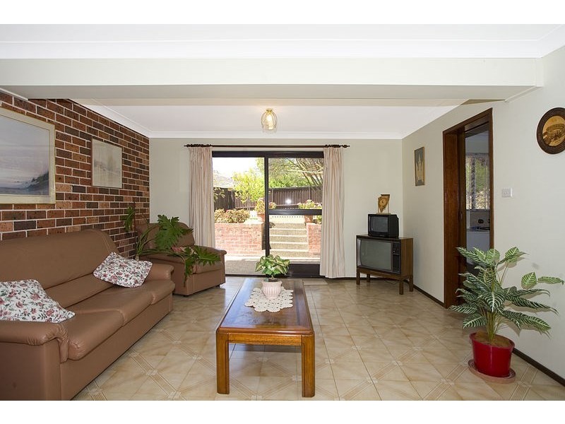 18 Black Close, Illawong NSW 2234