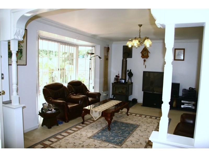 11 Phoenix Place, Illawong NSW 2234