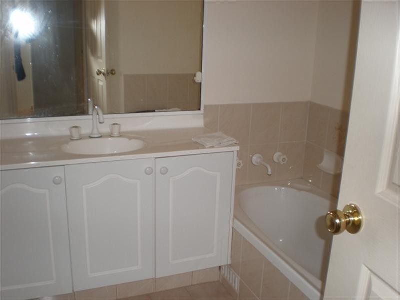 8/43 Dewberry, Menai NSW 2234