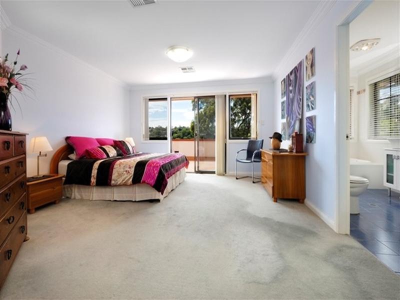19 Thompson Avenue, Illawong NSW 2234