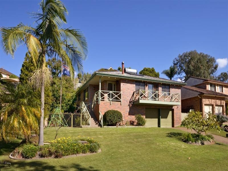 96 Blaxland Drive, Illawong NSW 2234