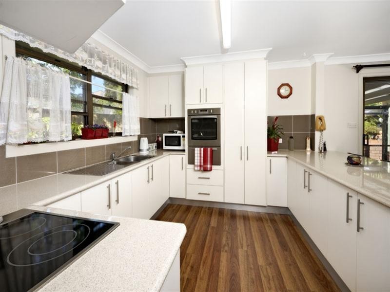 96 Blaxland Drive, Illawong NSW 2234