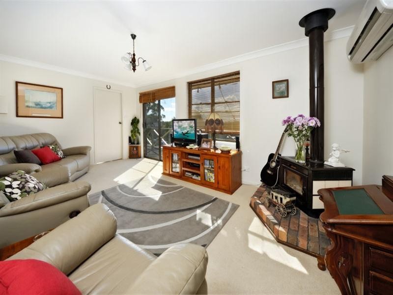 96 Blaxland Drive, Illawong NSW 2234