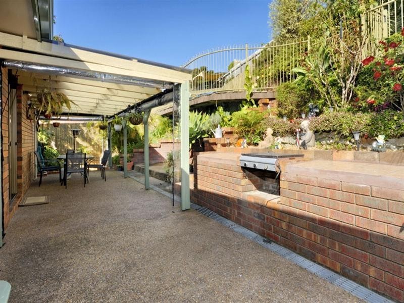 96 Blaxland Drive, Illawong NSW 2234