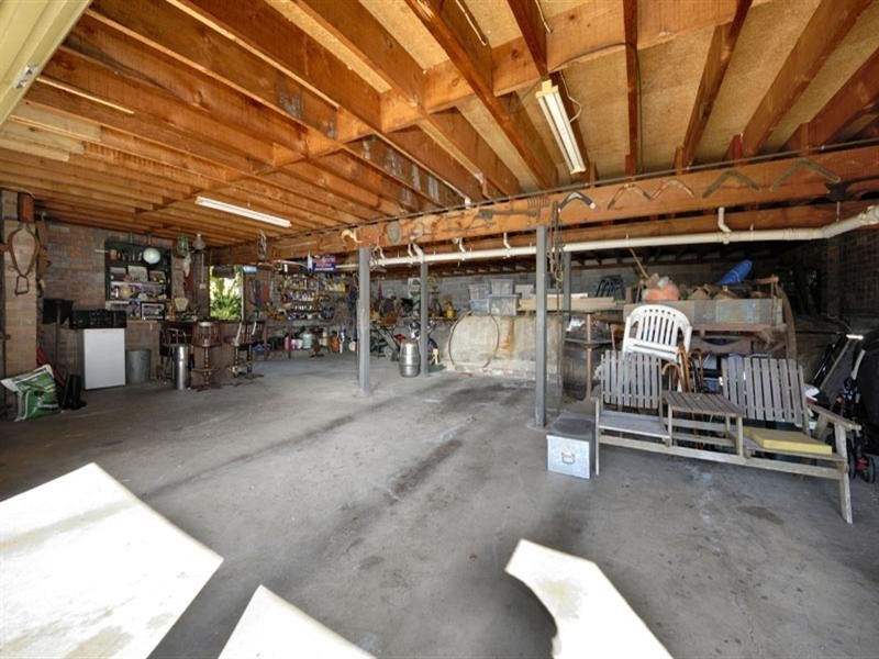 96 Blaxland Drive, Illawong NSW 2234