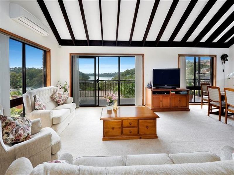 7 McPherson Place, Illawong NSW 2234