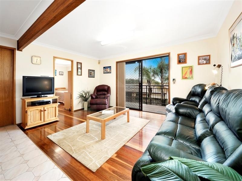 7 McPherson Place, Illawong NSW 2234