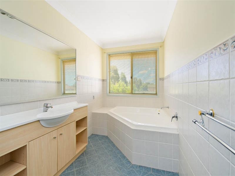 1 Ajuga Circuit, Voyager Point NSW 2172