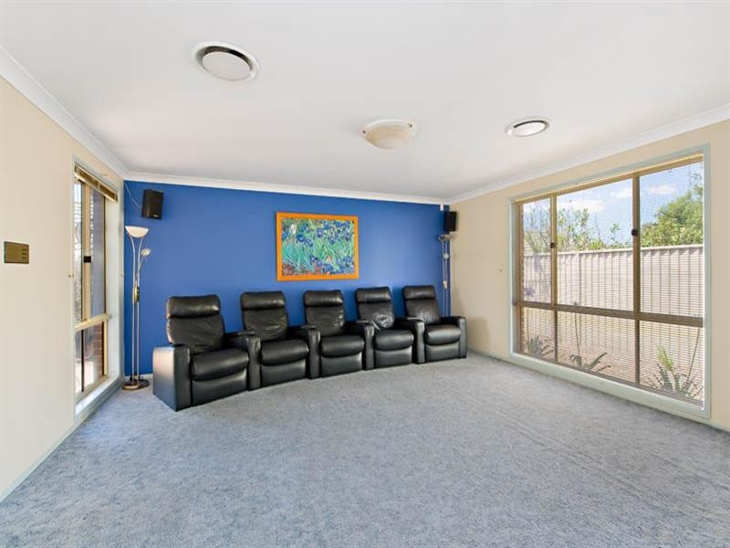 1 Ajuga Circuit, Voyager Point NSW 2172