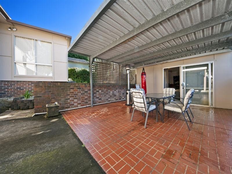 3 Bottlebrush Avenue, Lugarno NSW 2210