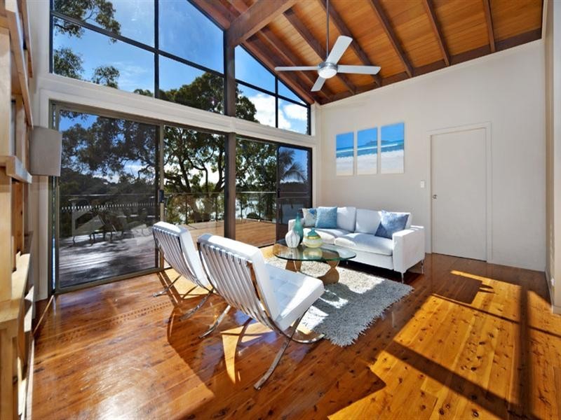 13-15 Griffin Parade, Illawong NSW 2234