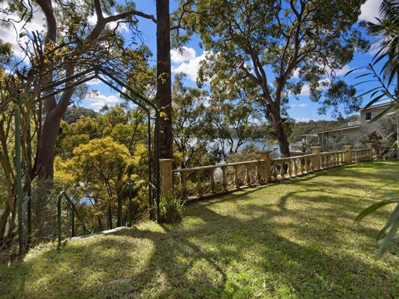 13-15 Griffin Parade, Illawong NSW 2234
