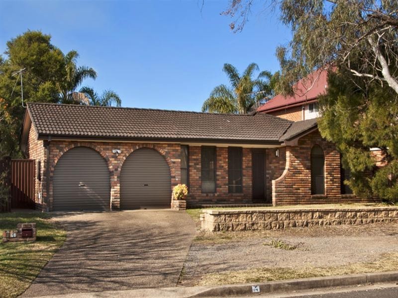 74 Blaxland Drive, Illawong NSW 2234