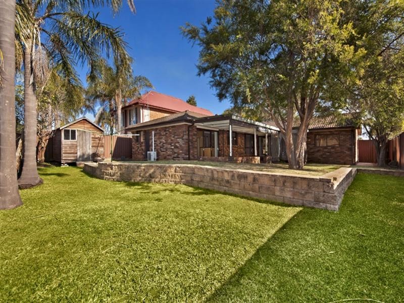 74 Blaxland Drive, Illawong NSW 2234