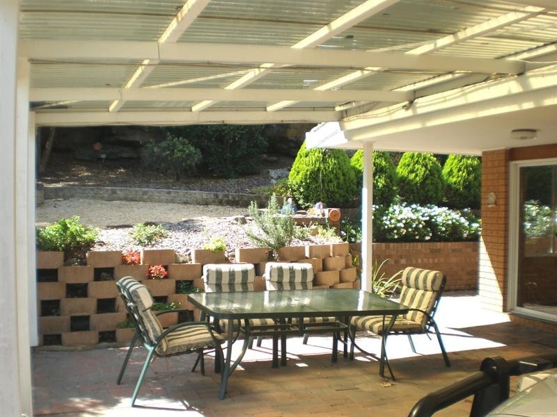 1 West Close, Illawong NSW 2234