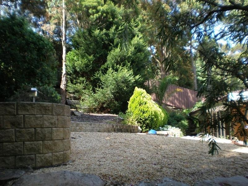 1 West Close, Illawong NSW 2234