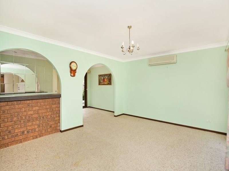 7 Blaxland Drive, Illawong NSW 2234