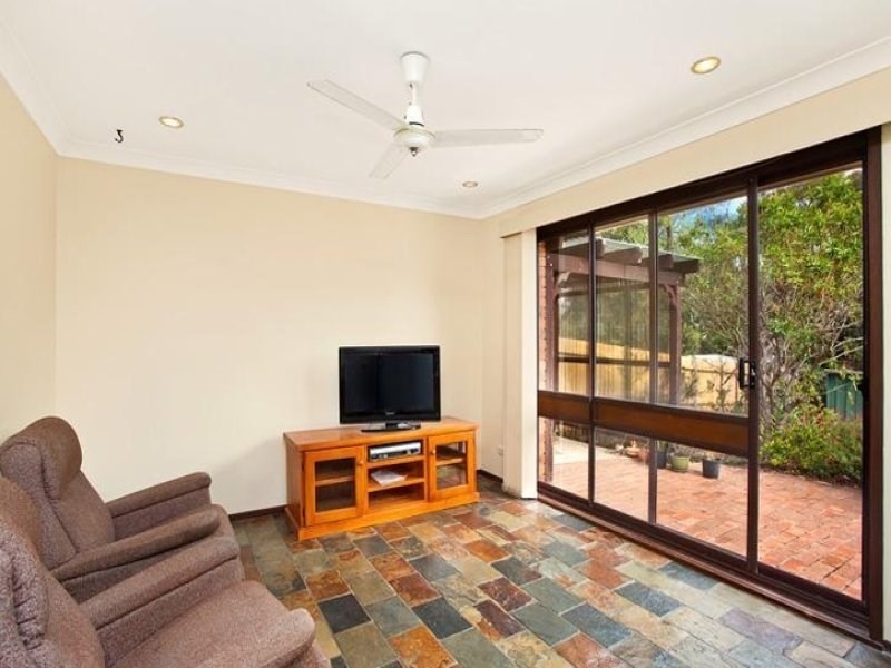 7 Blaxland Drive, Illawong NSW 2234