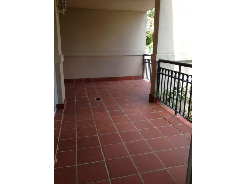 2/1 Oakwood Way, Menai NSW 2234