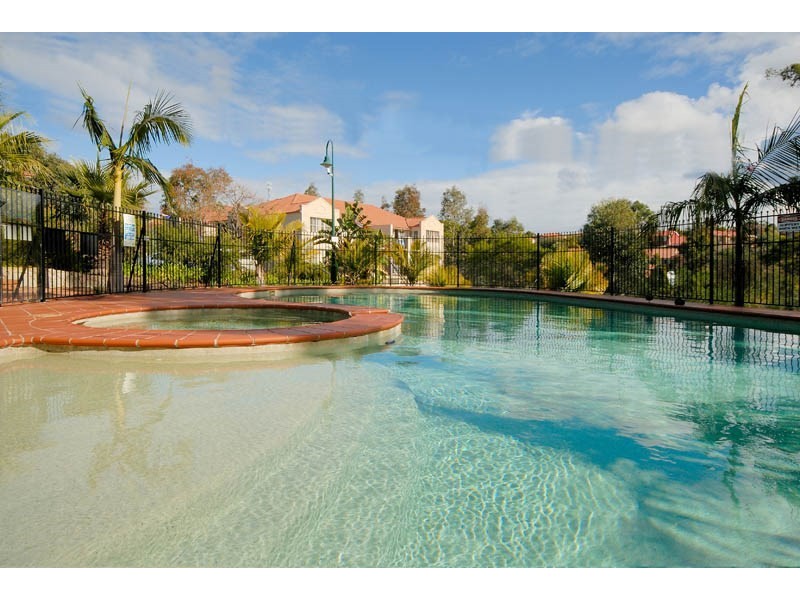 2/1 Oakwood Way, Menai NSW 2234