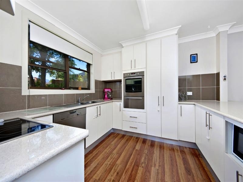 96 Blaxland Drive, Illawong NSW 2234