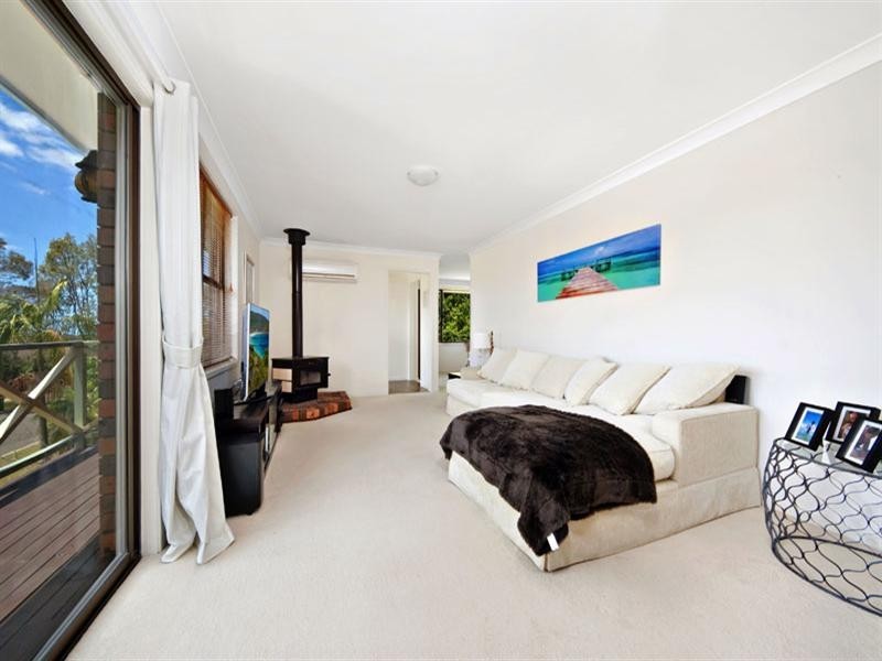 96 Blaxland Drive, Illawong NSW 2234