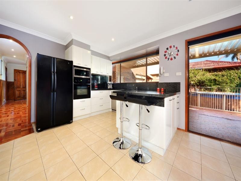 9 Reid Place, Illawong NSW 2234