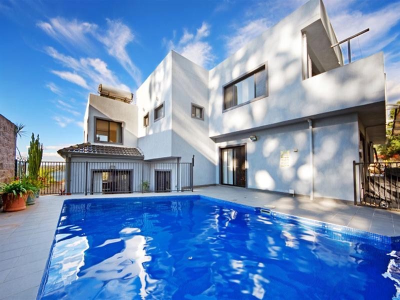 8 McPherson Place, Illawong NSW 2234