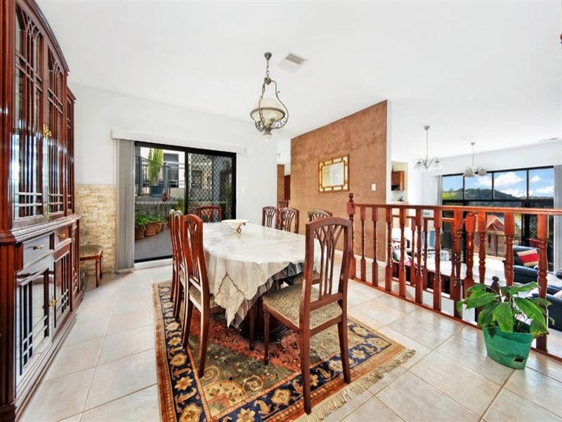 8 McPherson Place, Illawong NSW 2234