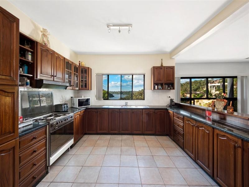 8 McPherson Place, Illawong NSW 2234