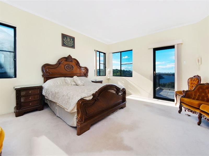 8 McPherson Place, Illawong NSW 2234