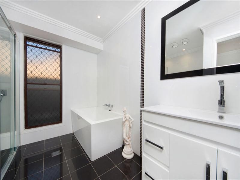 4 Karangi Place, Illawong NSW 2234