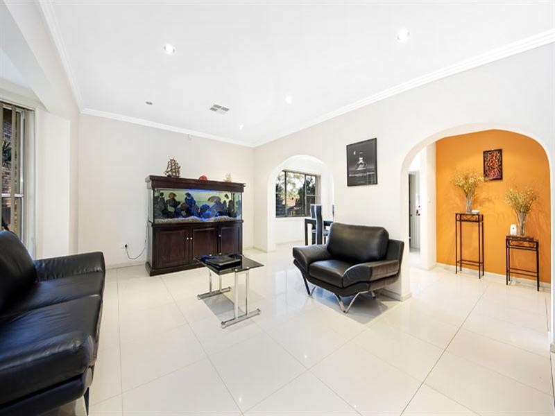 16 Byron Place, Illawong NSW 2234