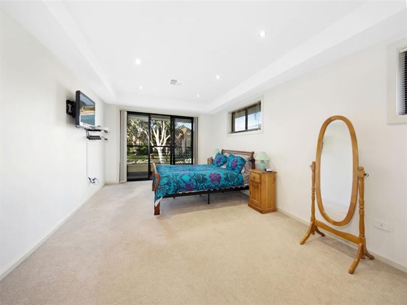 16 Byron Place, Illawong NSW 2234