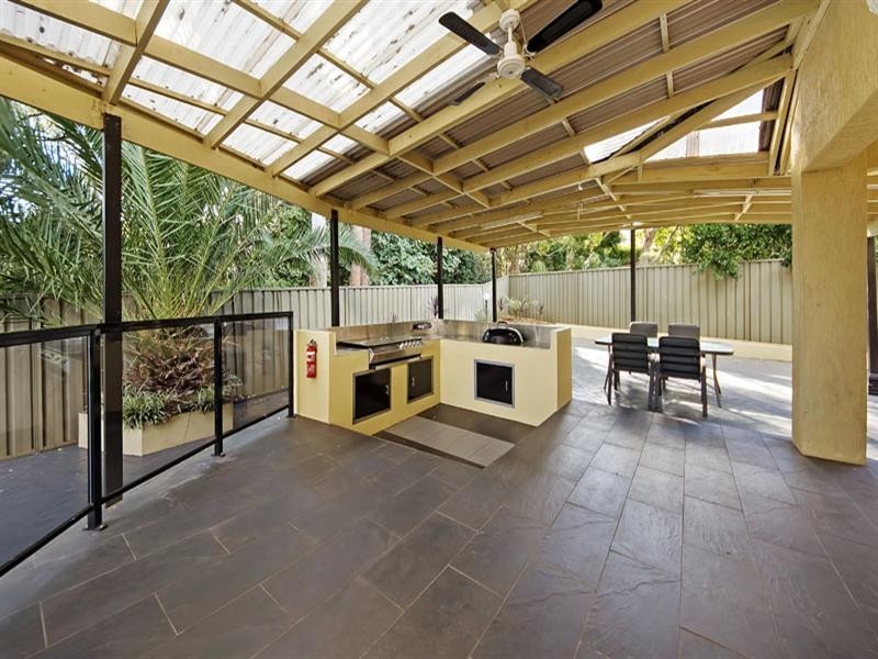 16 Byron Place, Illawong NSW 2234