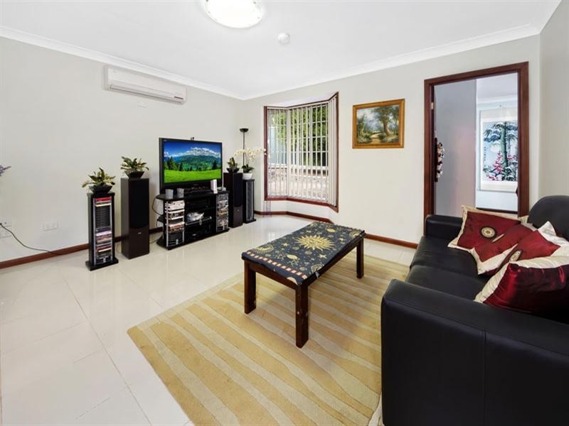 7 Hobart Place, Illawong NSW 2234