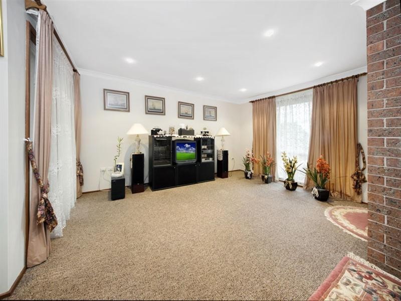 7 Hobart Place, Illawong NSW 2234